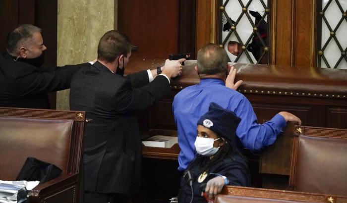 000594A7-irruzione-di-trumpiani-e-fascisti-a-capitol-hill Irruzione di trumpiani e fascisti a Capitol Hill