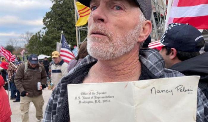 Richard Barnett, l'attivista pro armi dell'Arkansas  che ha partecipato all'assalto di Capitol Hill