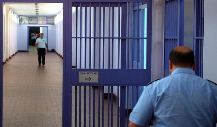 Vergogna nel carcere di Sollicciano: arrestati tre agenti con l'accusa di tortura sui detenuti