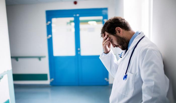 Ad un anno dall'arrivo del Covid, l'Italia piange 334 medici morti in servizio