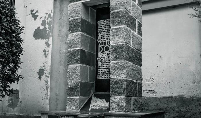 Monumento in memoria di un 17enne repubblichino ucciso dai partigiani a Trecate