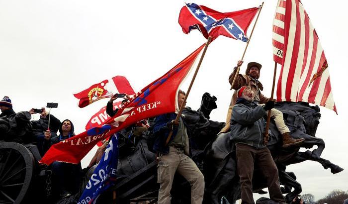 Manifestanti trumpiani