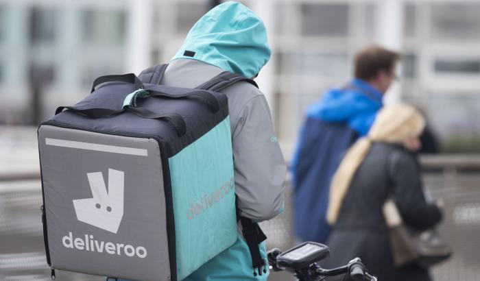 I sindacati Ue: "basta abusi contro i riders". Un'importante sentenza a Barcellona