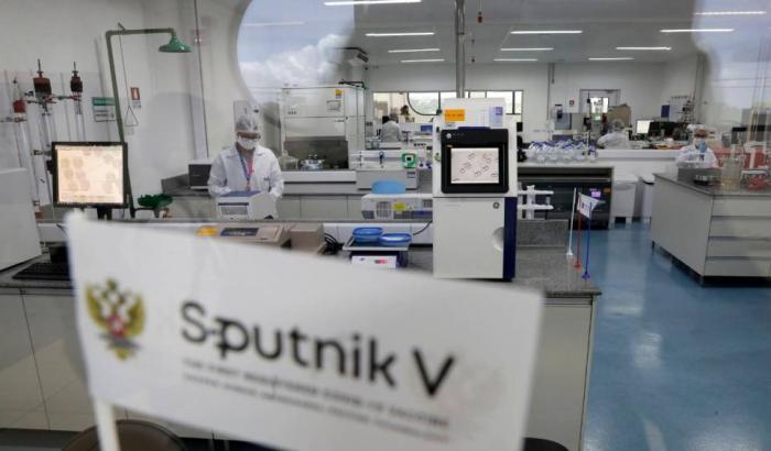 L'Ue dà il via libera per Sputnik: "Gli stati membri sono liberi di comprarlo"