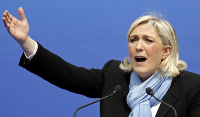 Marine Le Pen contro il Papa: "Non si occupi della crescita dei populismi, pensi alla Chiesa"