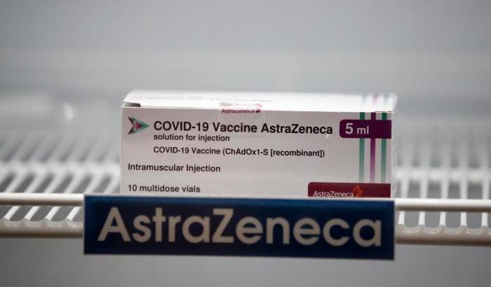 AstraZeneca cambia nome e bugiardino: si chiamerà Vaxzevria