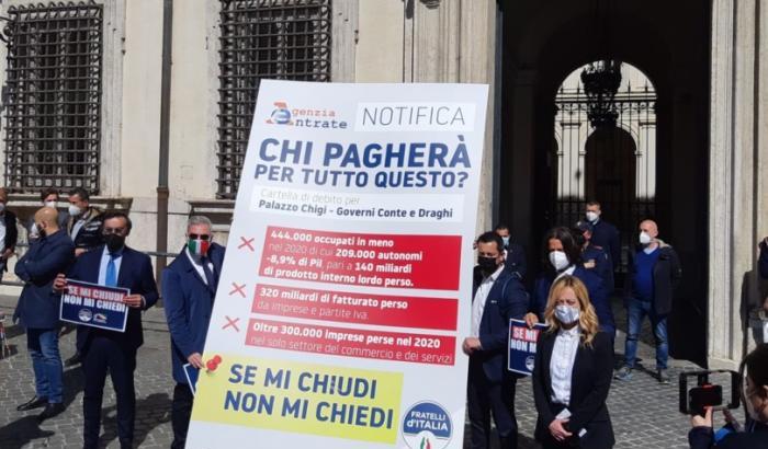 La demagogia di Meloni: "Chi è stato chiuso non deve pagare le tasse" (lo dica all'amico Salvini al governo)