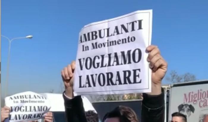 Protesta degli ambulanti a Napoli