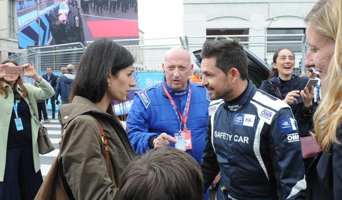 Virginia Raggi: "Sulle riaperture di stadi e ristoranti decideranno governo e Cts"