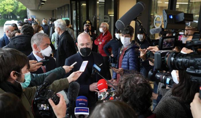0005AA9A-stefano-bonaccini-presidente-dell-emilia-romagna-parla-della-sospensione-del-vaccino-j-j Stefano Bonaccini, presidente dell'Emilia-Romagna parla della sospensione del vaccino J&J