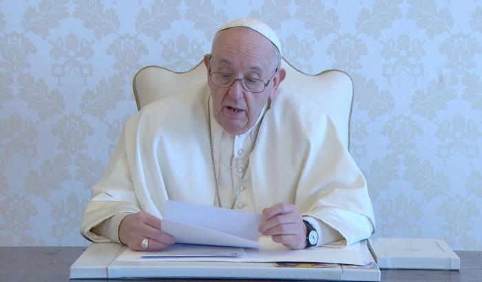 Papa Francesco sulla tregua: "Bene stop scontri, ora seguire via dialogo"