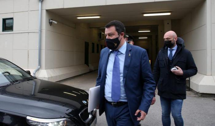 Open Arms, Salvini fa la vittima e cita a sproposito la Costituzione