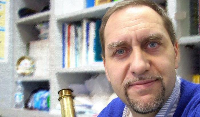 Il virologo Maga: "Non ha senso che gli operatori sanitari rifiutino i vaccini..."