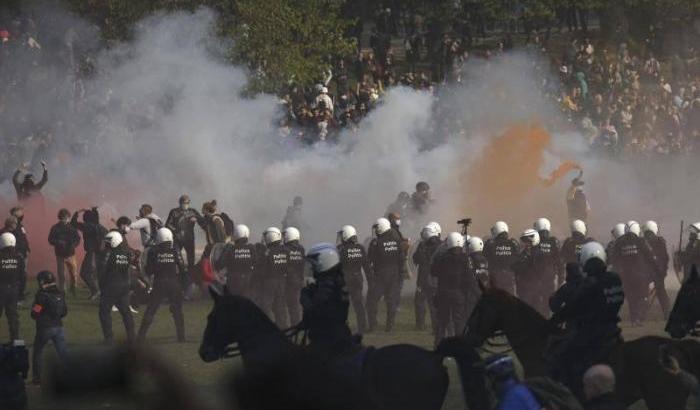 0005AEC1-manifestazioni-anti-covid-a-bois-de-la-cambre-bruxelles Manifestazioni anti-Covid a Bois de la Cambre, Bruxelles
