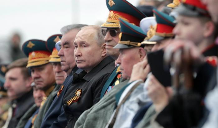 Putin mostra i muscoli: "C'è russofobia, difenderemo con fermezza gli interessi nazionali"