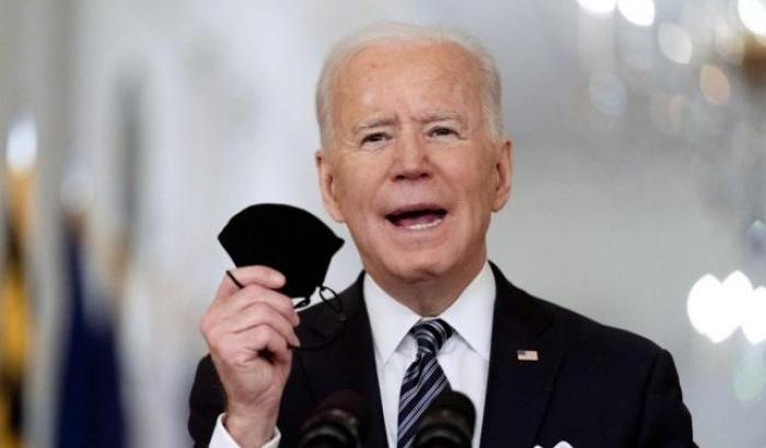 Biden accusa Facebook di non fermare le bufale sul Covid, la replica: "Non è così, anzi è il contrario"