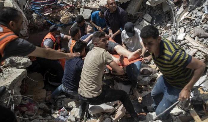 Gaza, donne e bambini vittime delle bombe israeliane. Anche loro "terroristi" di Hamas?