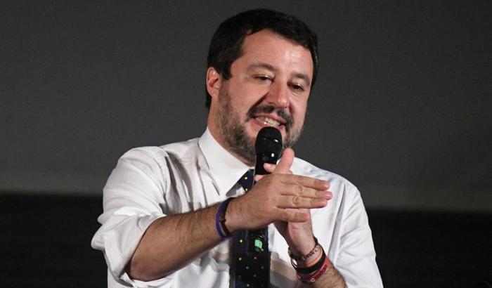 Salvini ignora la variante indiana: "Niente quarantena per i turisti che arrivano, compreso Regno Unito"