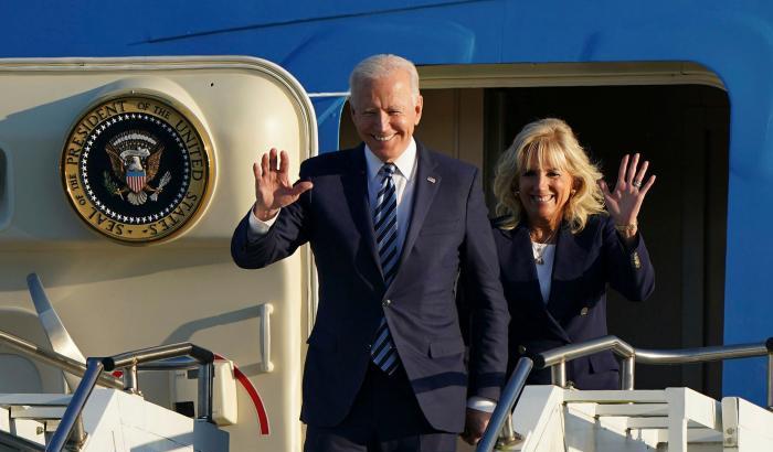 0005B5E8-joe-biden-e-la-moglie-atterrano-a-mildenhall Joe Biden e la moglie atterrano a Mildenhall