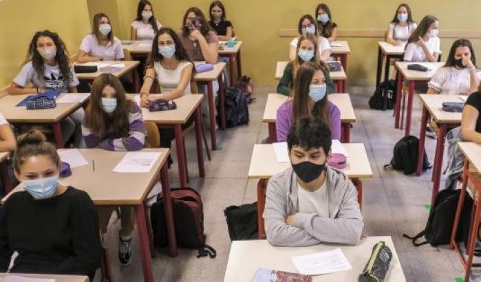 Figliuolo: "Da settembre ancora in classe con le mascherine"