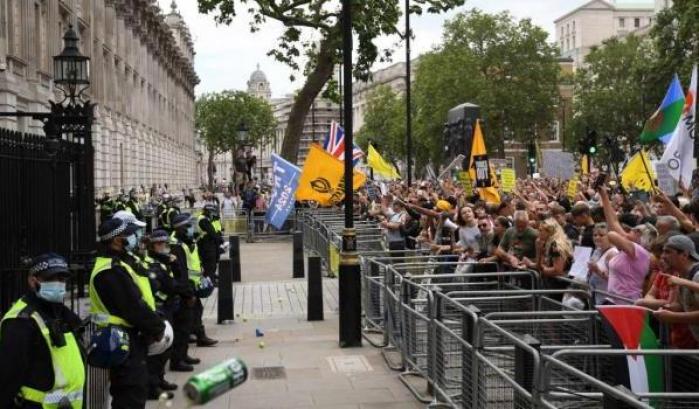 Proteste a Londra, covid