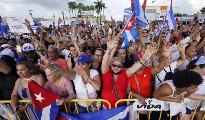 Manifestanti a Cuba