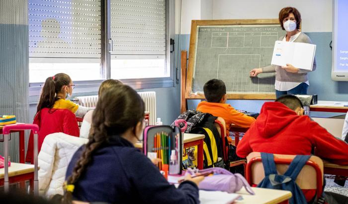 L'appello dei giuristi a Draghi: "Obbligo vaccinale per gli insegnanti per non tornare in dad"