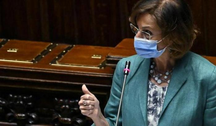 La ministra Cartabia condanna i pestaggi: "A Santa Maria Capua Vetere violenza a freddo"