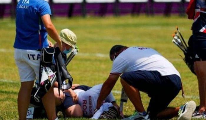 0005BE84-svetlana-gomboeva-soccorsa-dopo-lo-svenimento Svetlana Gomboeva soccorsa dopo lo svenimento