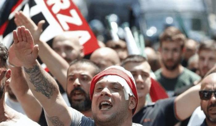 0005BEC9-manifestazione-negazionista-con-i-fascisti-di-forza-nuova Manifestazione negazionista con i fascisti di Forza Nuova