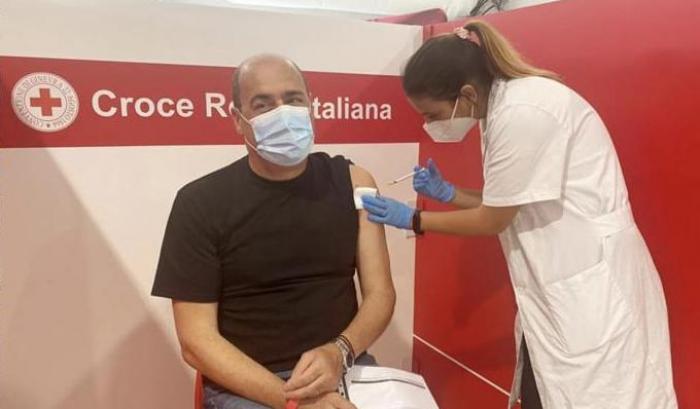 Nicola Zingaretti, presidente della regione Lazio, riceve la seconda dose del vaccino anti-Covid