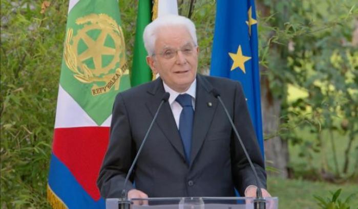 0005BF90-mattarella-nei-giardini-del-quirinale Mattarella nei giardini del Quirinale