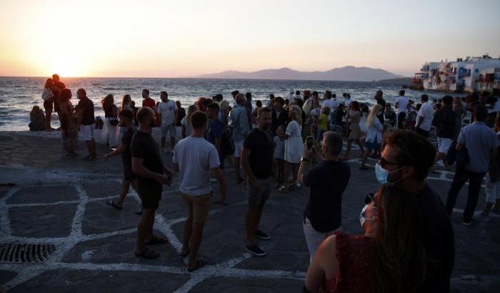 Covid: Atene invia agenti a Mykonos e Ios che sono a rischio di chiusure 