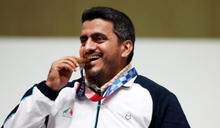 Javad Foroughi, l'iraniano campione olimpico di Tokyo 2020 nella pistola ad aria compressa da 10 metri