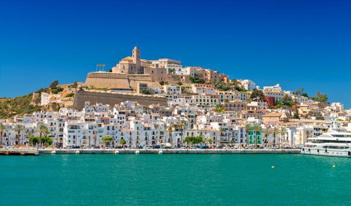 Ibiza diventa un "contagificio": il tasso di positività schizza al 20%