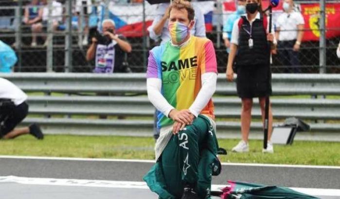 0005C04D-vettel-con-la-maglia-arcobaleno Vettel con la maglia arcobaleno