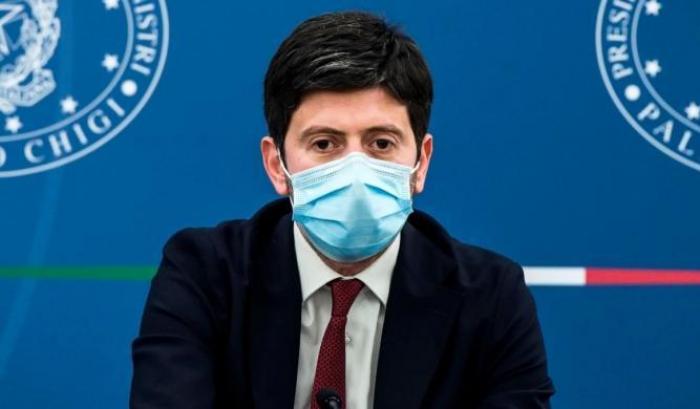 La proposta di Speranza: "L'obbligo di Green pass va esteso anche ai dipendenti pubblici"