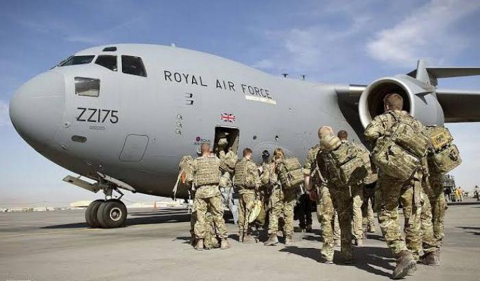 0005C52A-militari-britannici-lasciano-kabul Militari britannici lasciano Kabul