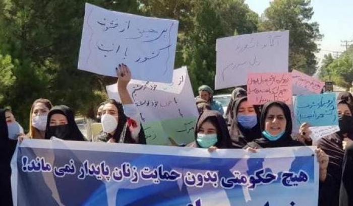 Le donne di Herat protestano contro i talebani