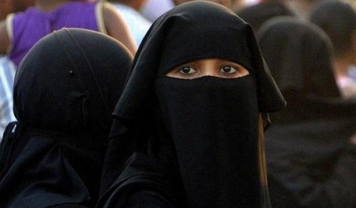 Niqab obbligatorio per le donne afghane