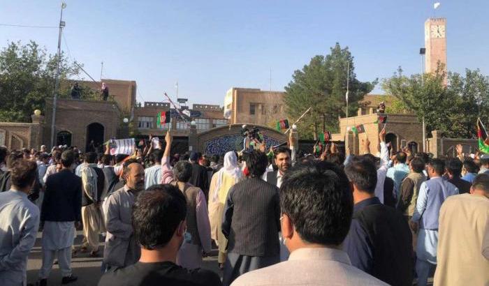 Proteste a Herat contro i talebani