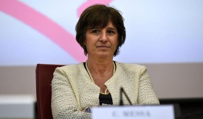 Errori nelle domande del test di Medicina, la ministra Messa: "Mi scuso, annulleremo i quesiti"