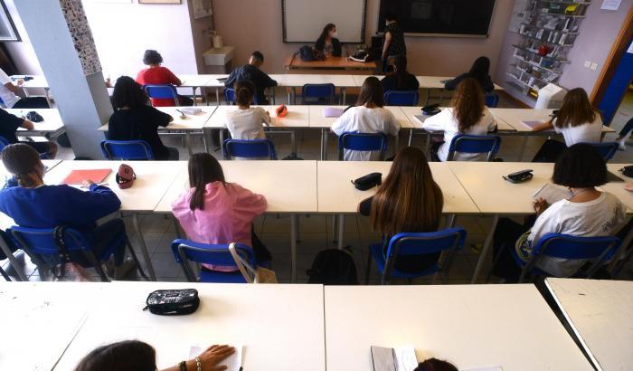 Oggi si torna in classe e le proteste non mancano, al debutto il Green pass