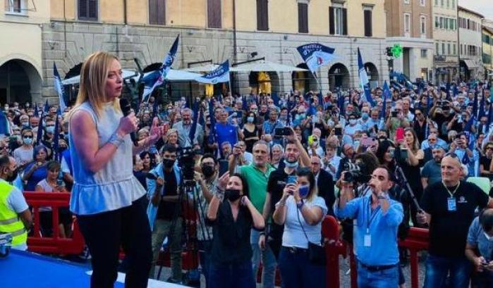 L'ira di Meloni per gli elogi di Giorgetti a Calenda: "Non conosce Roma, uniti per Michetti"