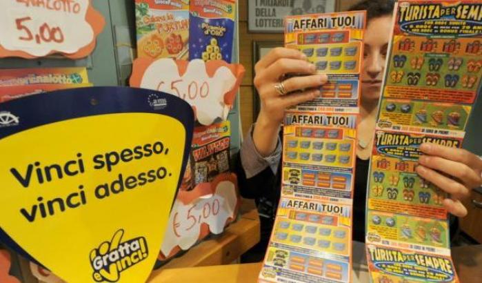 L'anziana derubata ritira l'incasso del gratta e vinci: "Ringrazio tutti quelli che mi hanno aiutata"