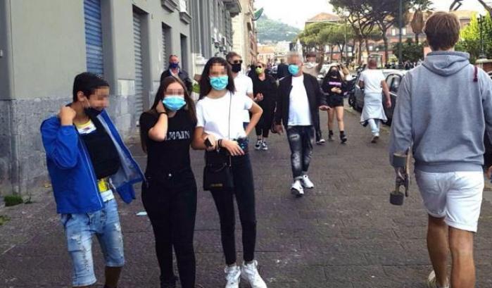 Mascherine all'aperto in Campania