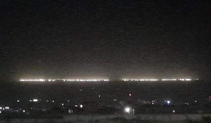 La base di Bagram di nuovo illuminata