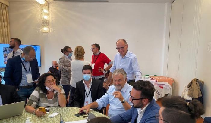 Salvini voleva rimandarlo a casa ma Letta stravince a Siena