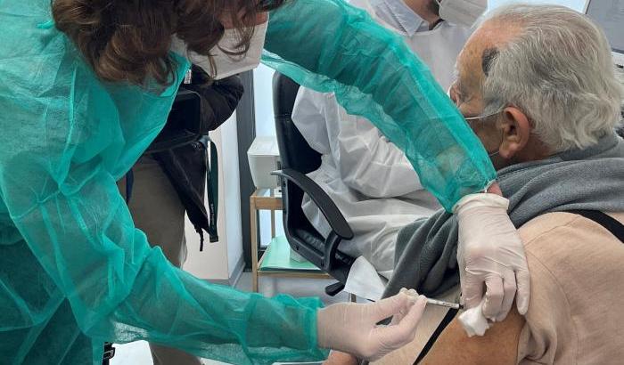 0005CCCF-terza-dose-ai-piu-anziani Terza dose ai più anziani