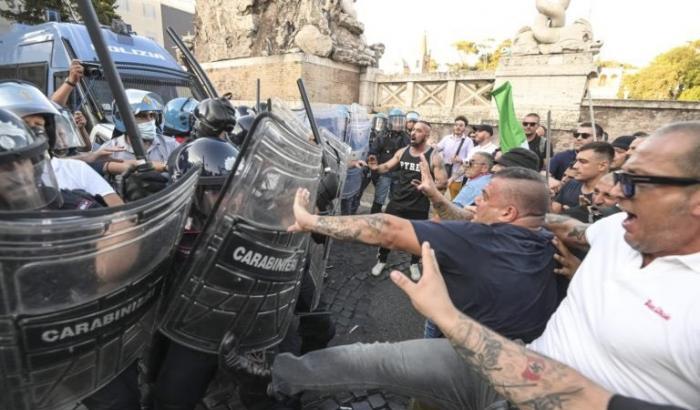 Violenze fasciste in salsa no-vax, l'accusa del Pd: "Responsabilità politiche di chi li ha sdoganati"